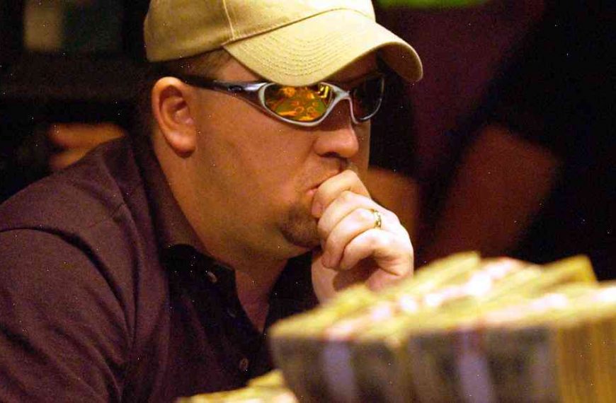 Phil Hellmuth is using apps to win more money