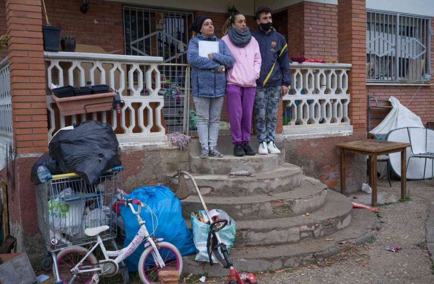 Displaced people in Lima and Malaga