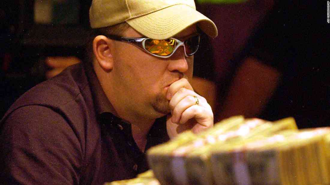 Phil Hellmuth is using apps to win more money