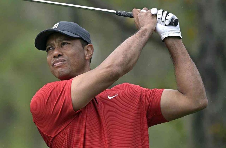 Tiger Woods Blasts Lack of ‘Hugging’
